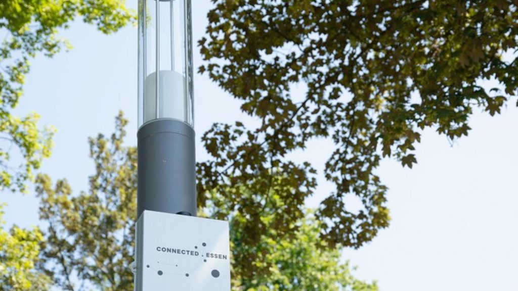 Foto: Smart Pole auf der Huyssenallee